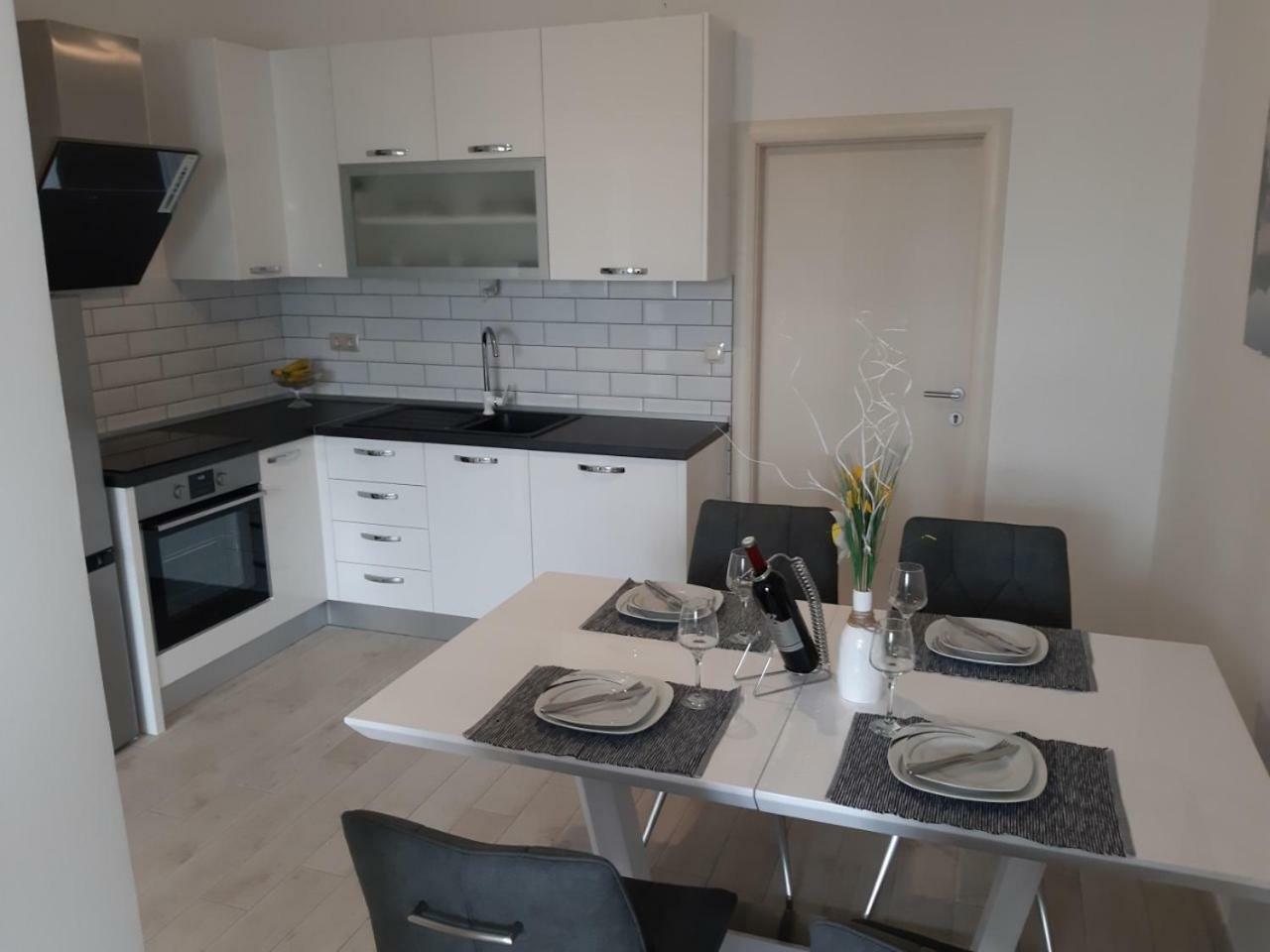 Lanelu Apartman Рогозница Екстериор снимка